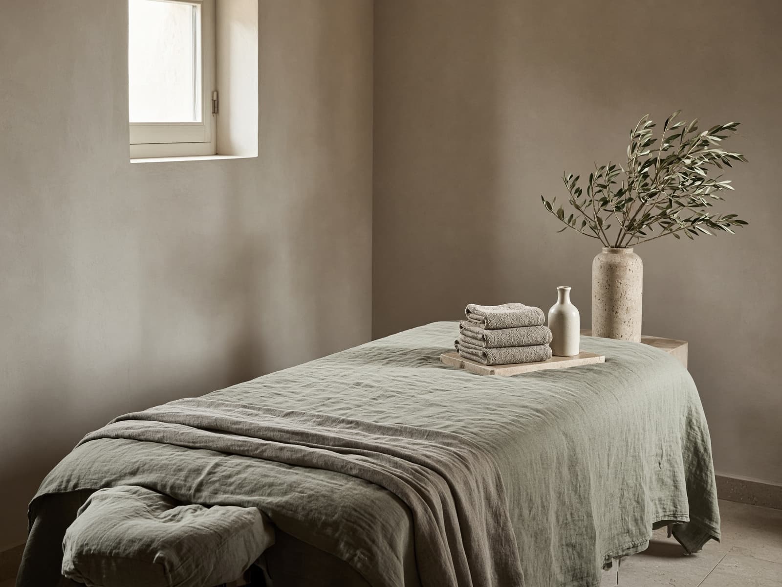 Sala de spa con lino salvia
